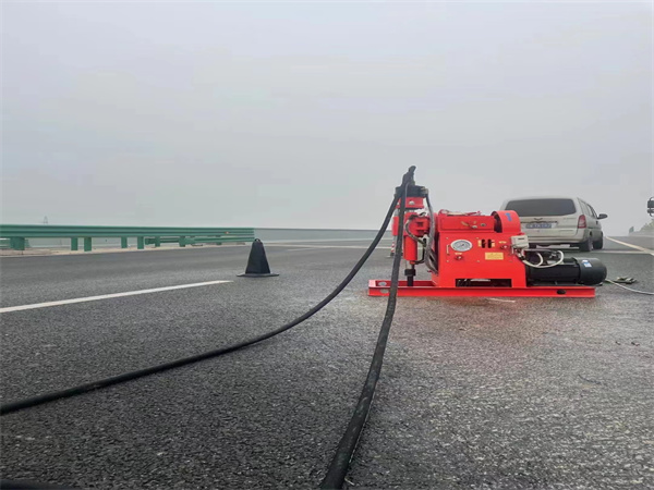 新州镇马路路基路面开裂下沉注浆加固灌浆